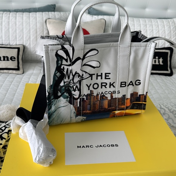 MARC JACOBS LIMITED EDITION ‘NEW YORK BAG’ TOTE - Picture 8 of 17